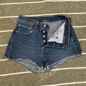 Levi’s 501 Denim Shorts 🌺